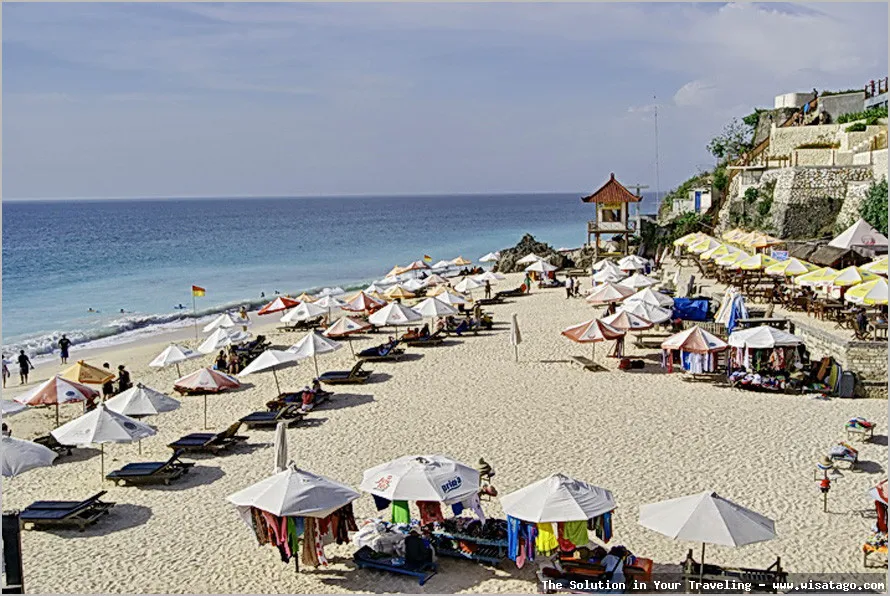 wisata Pantai Dreamland yang memukau