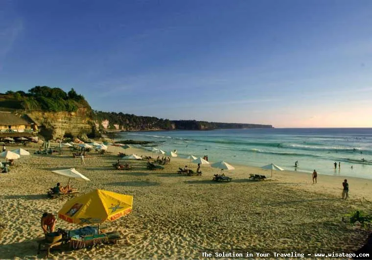 wisata Pantai Dreamland yang memukau