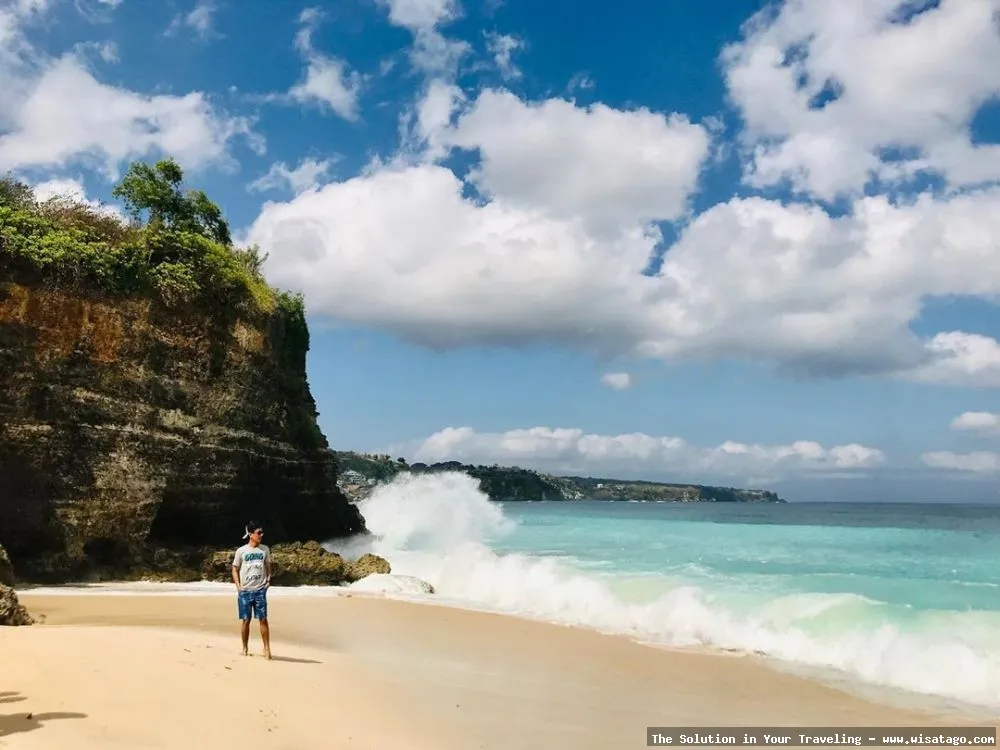 Wisata Pantai Dreamland yang memukau.