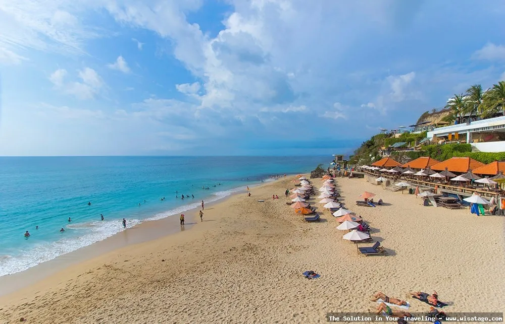 Wisata Pantai Dreamland yang memukau