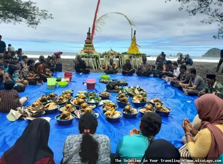 wisata Pantai Jolosutro yang mempesona