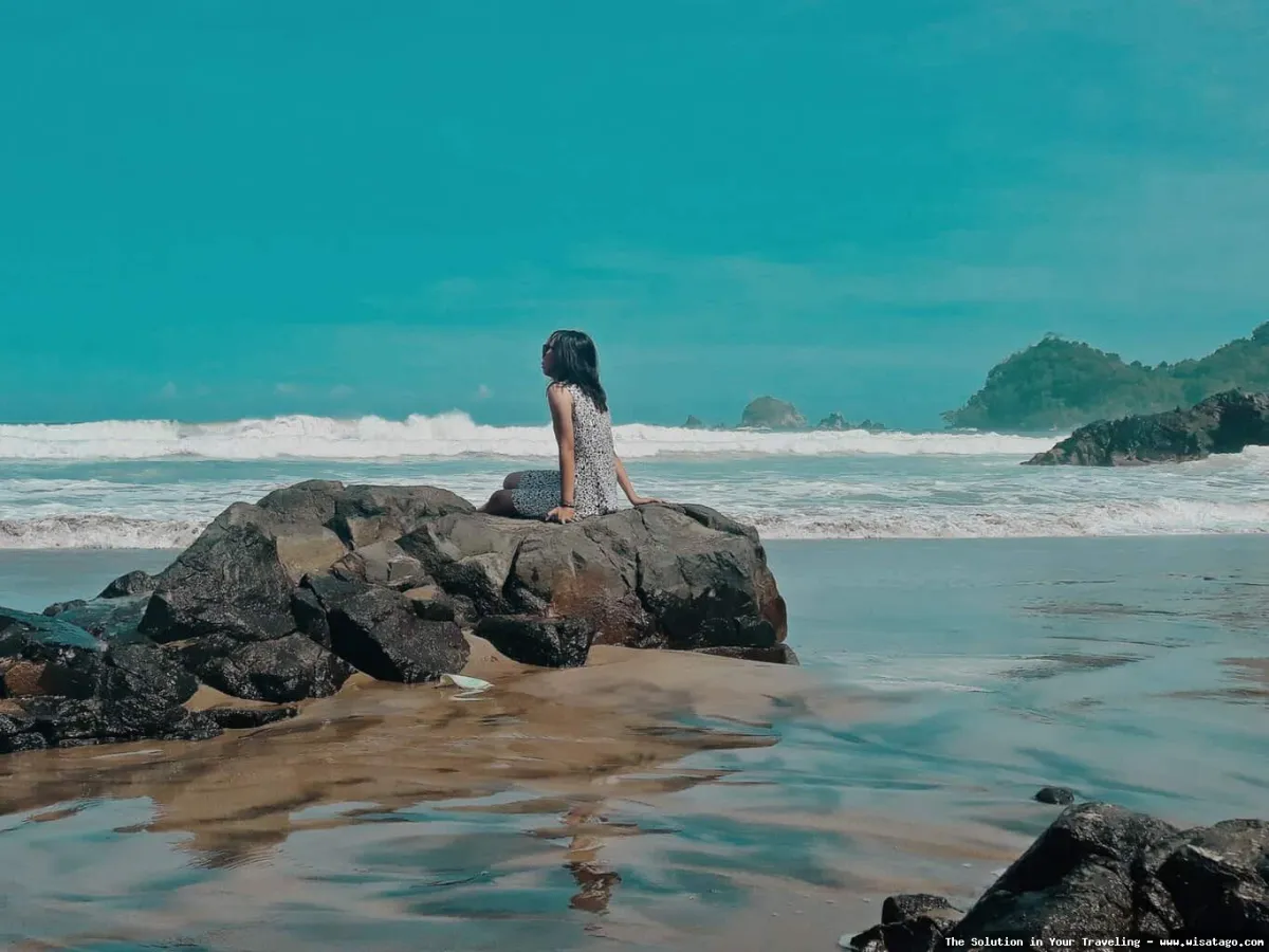 wisata Pantai Jolosutro yang mempesona