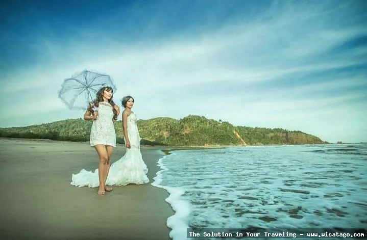 wisata Pantai Jolosutro yang mempesona