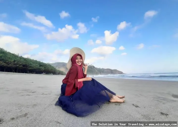 Wisata Pantai Jolosutro, keindahan alami