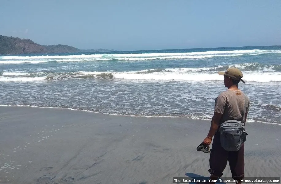 wisata Pantai Jolosutro, pemandangan indah.