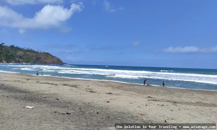 Wisata Pantai Jolosutro yang memukau