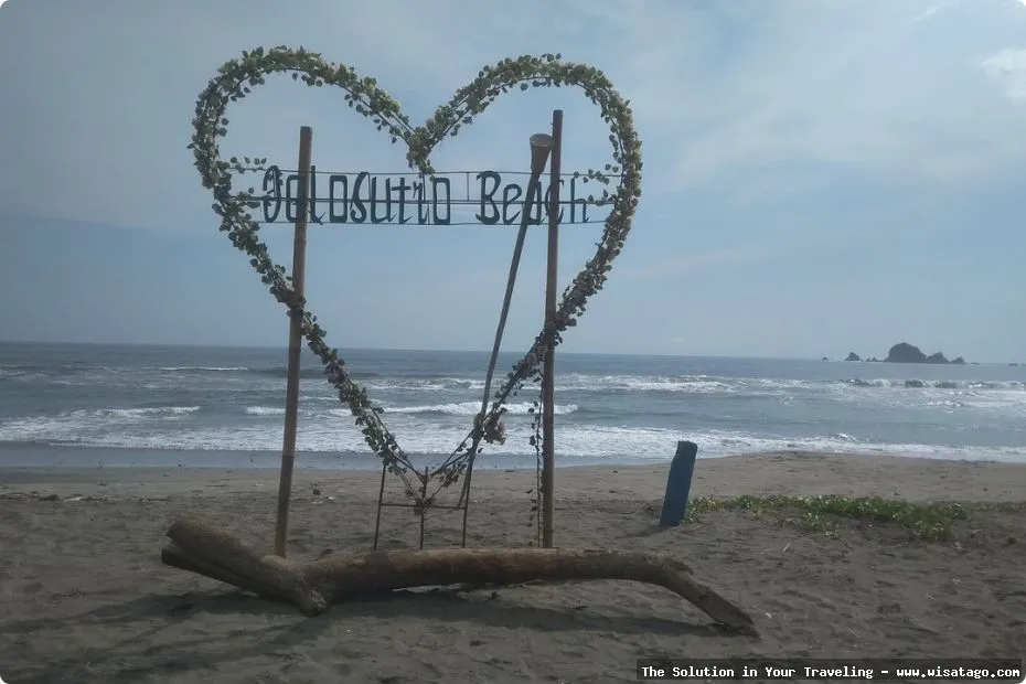 wisata Pantai Jolosutro, pemandangan indah