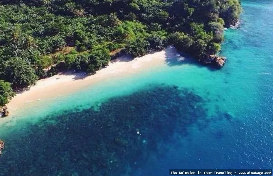 Wisata Pantai Jonggring Saloko yang indah