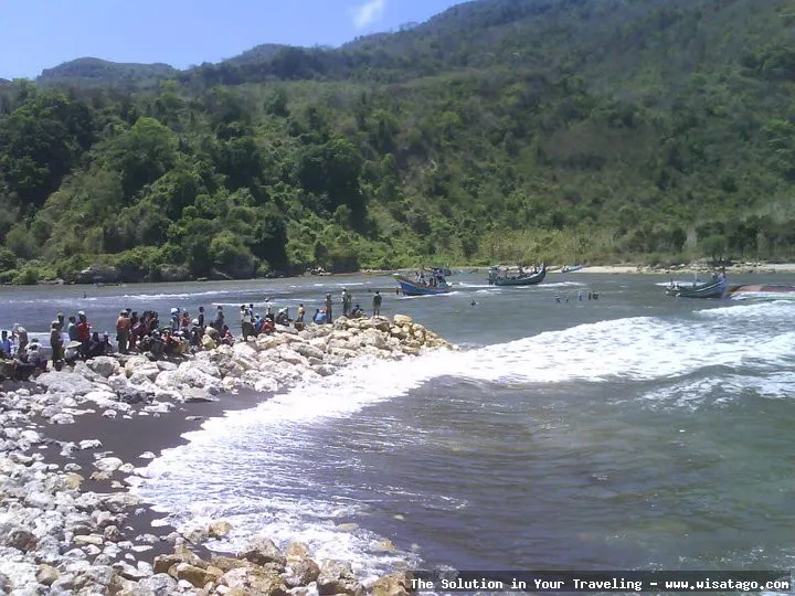 wisata Pantai Kucur yang menawan.