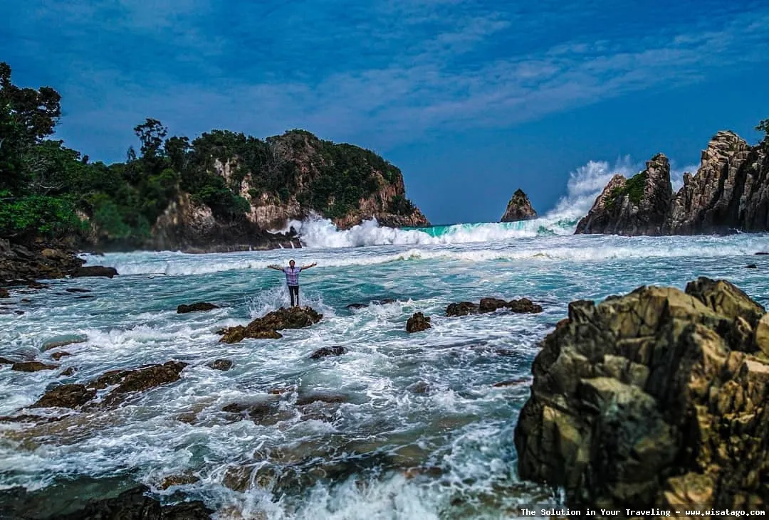 wisata Pantai Lampon yang mempesona