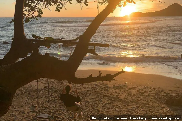 Wisata Pantai Lampon yang mempesona