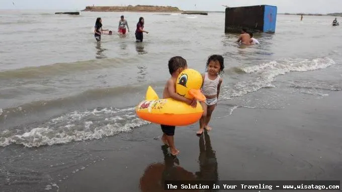 Wisata Pantai Maron yang mempesona.