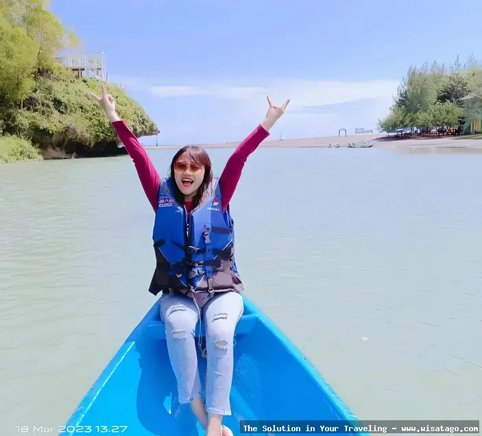 wisata Pantai Maron yang mempesona