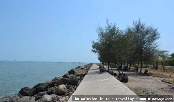 Wisata Pantai Maron yang menawan.