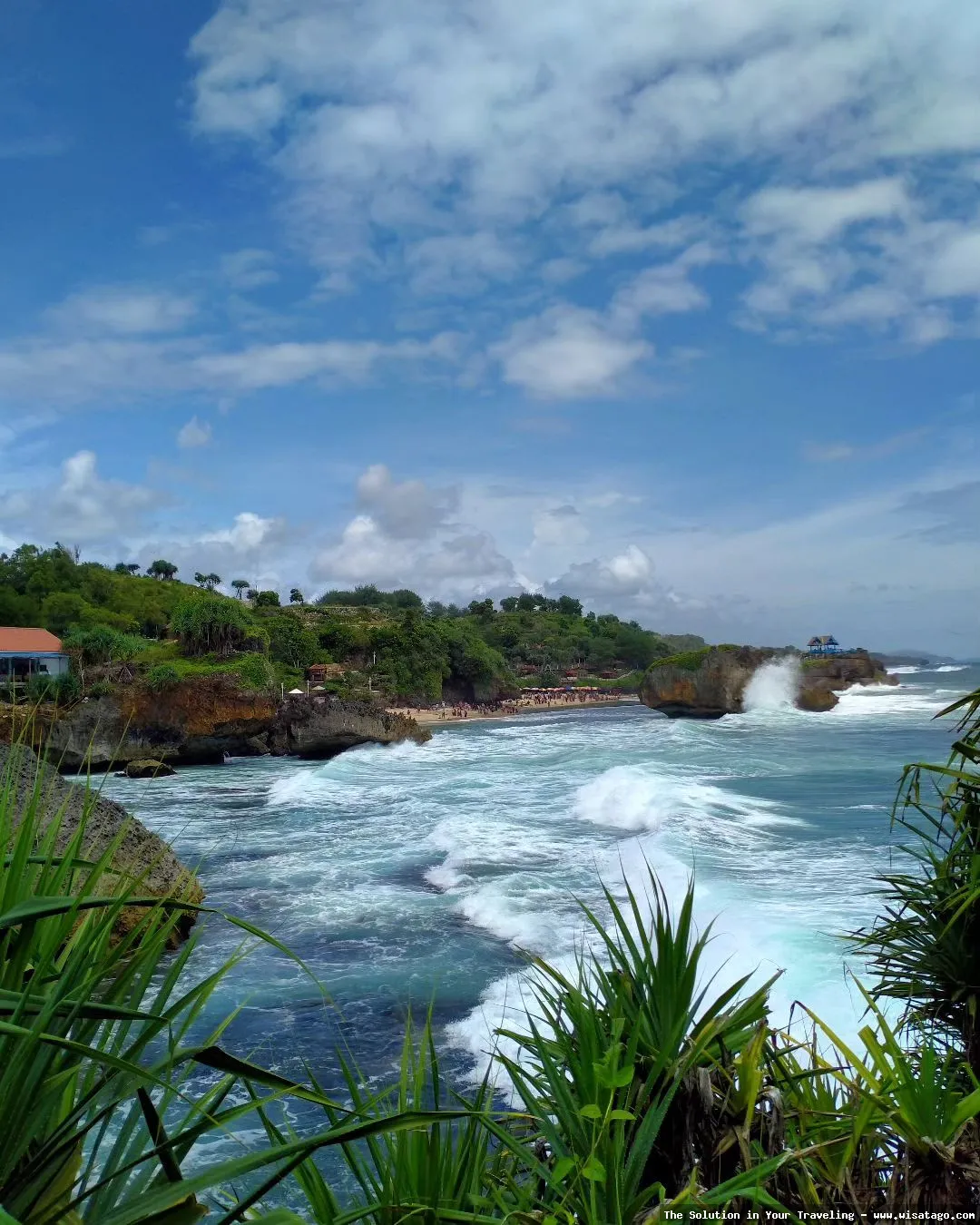 wisata Pantai Mbuluk yang menawan