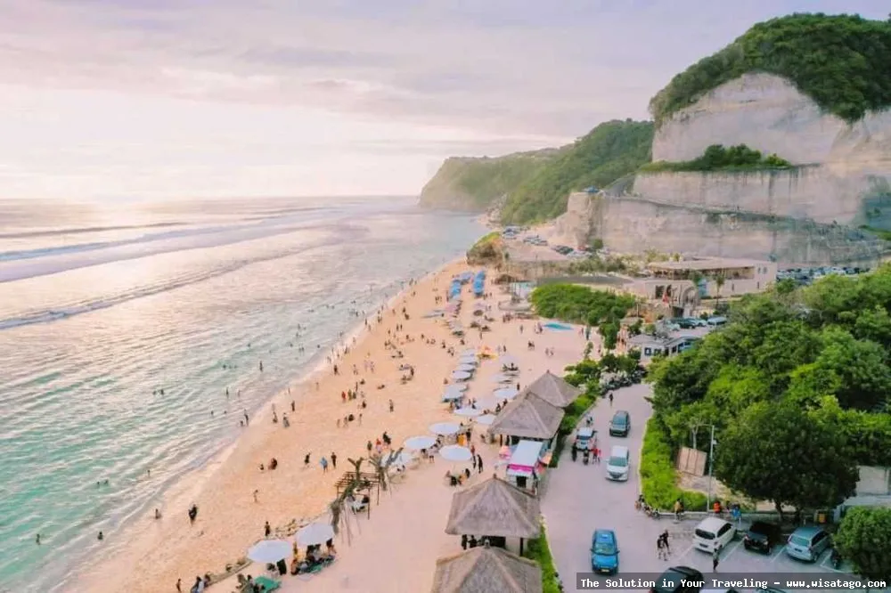 Wisata Pantai Melasti dengan pemandangan indah