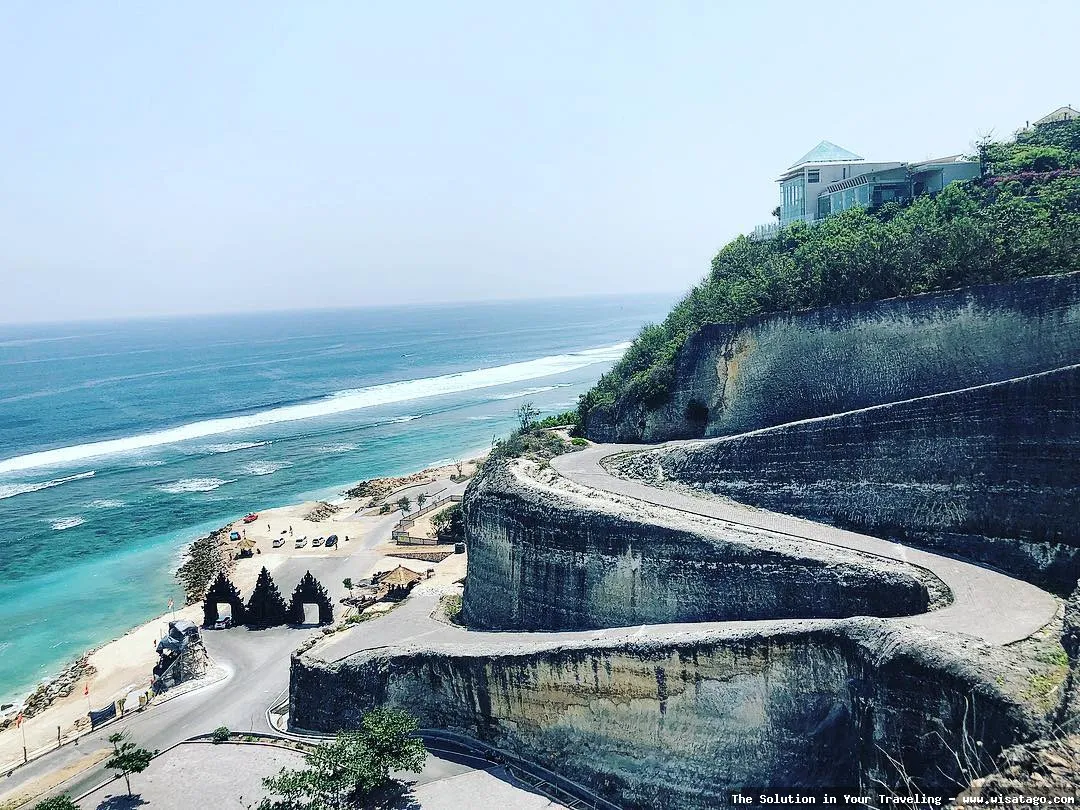 Wisata Pantai Melasti, pasir putih indah