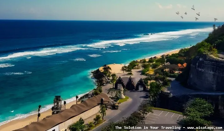 Wisata Pantai Melasti: pasir putih memesona