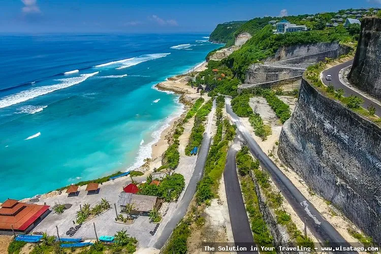Wisata Pantai Melasti, pasir putih memukau