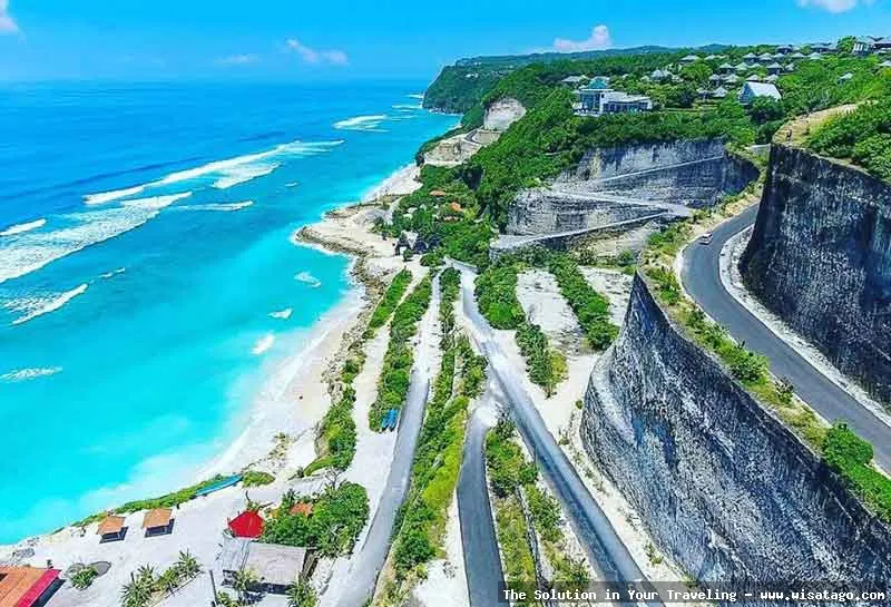 Wisata Pantai Melasti yang memukau.