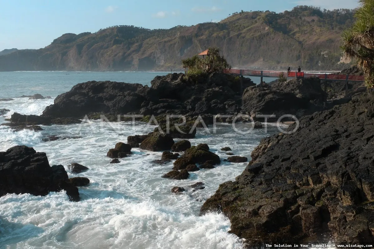 wisata Pantai Menganti di Kebumen indah