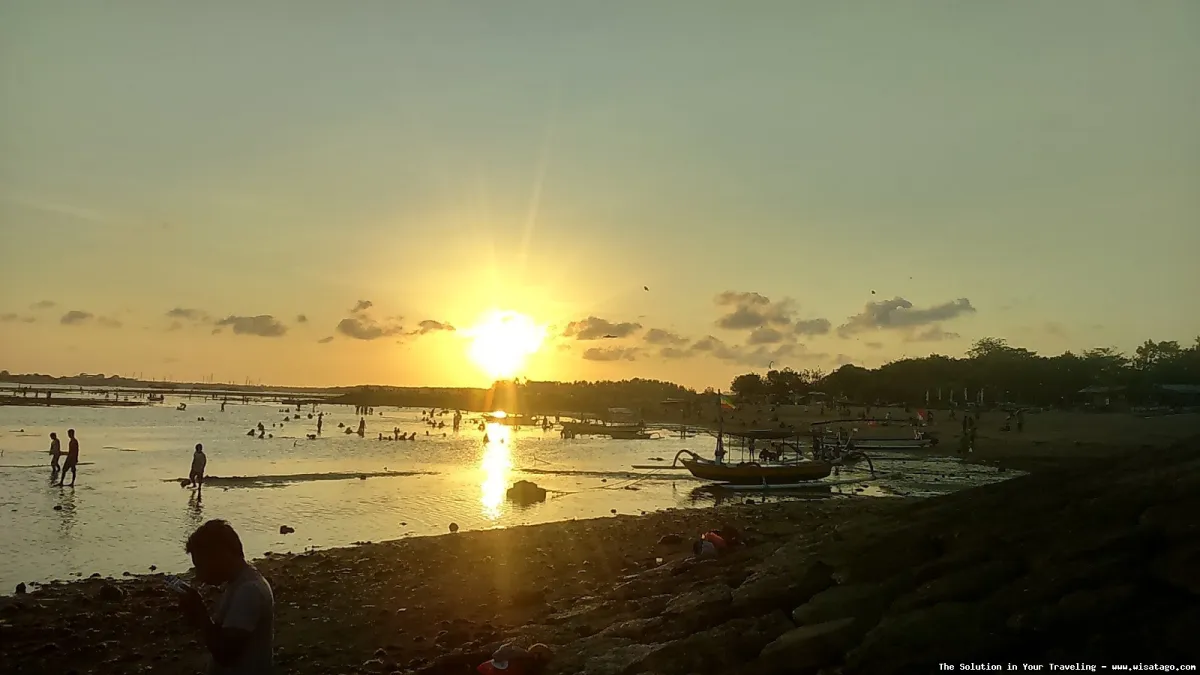 wisata Pantai Mertasari yang menawan