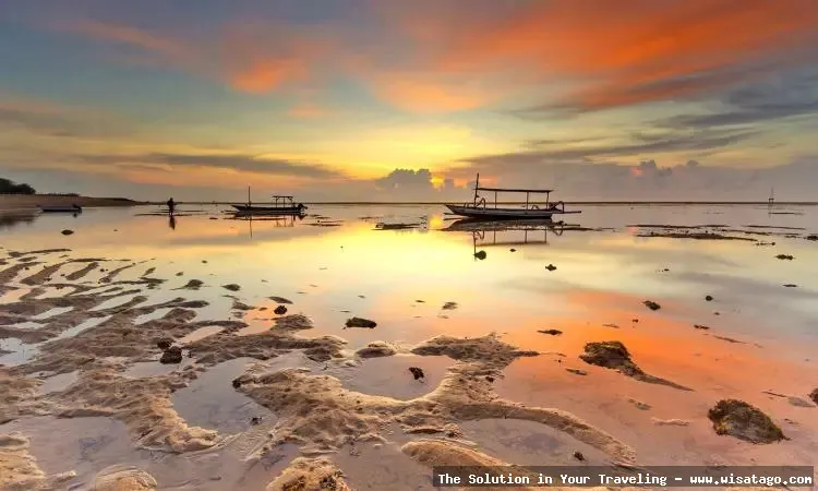 Wisata Pantai Mertasari yang menawan.