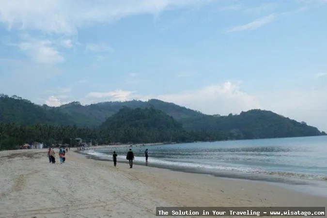 Wisata Pantai Minang Rua yang indah