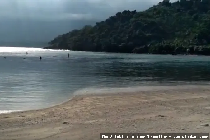 Wisata Pantai Minang Rua yang mempesona