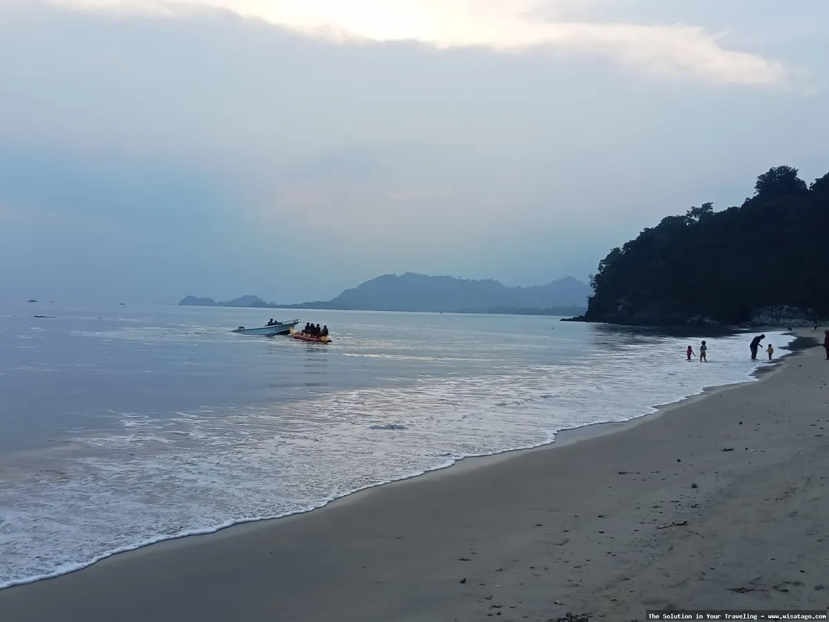 Wisata Pantai Minang Rua yang indah