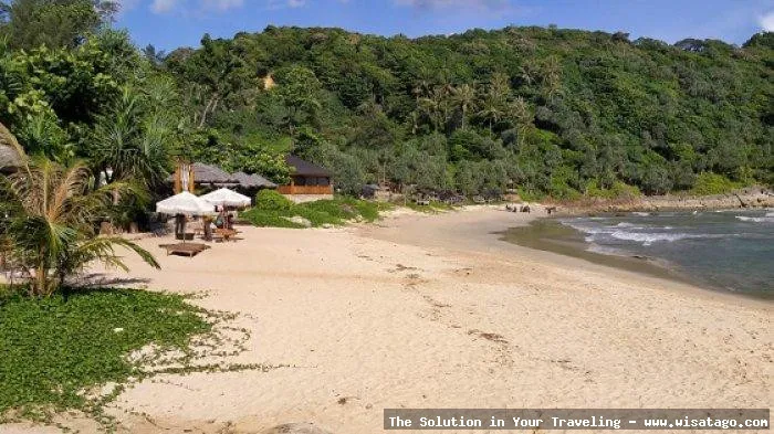 wisata Pantai Momong yang mempesona