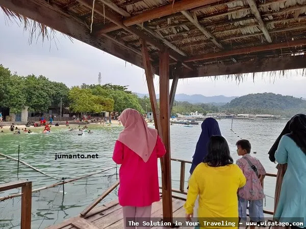 Wisata Pantai Mutun yang mempesona.