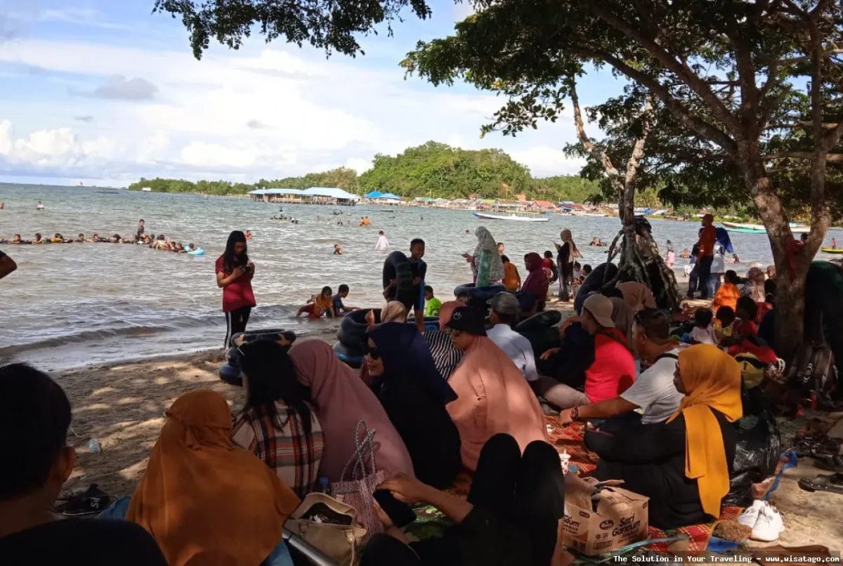Wisata Pantai Nambo yang menawan alami