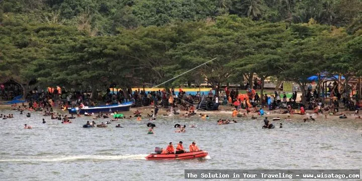 Wisata Pantai Nambo yang mempesona.