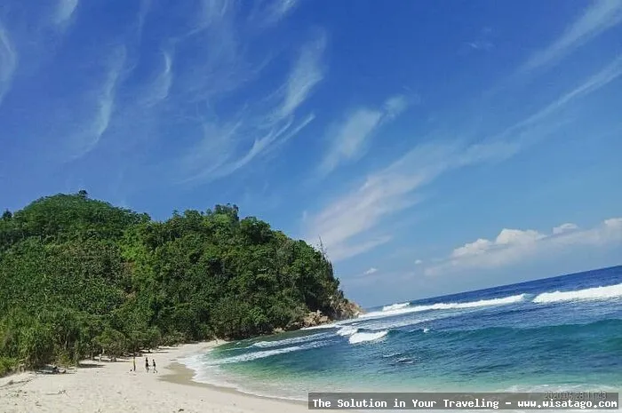 Wisata Pantai Ngalur yang menawan hati