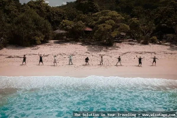 Wisata Pantai Ngalur, pemandangan eksotis.