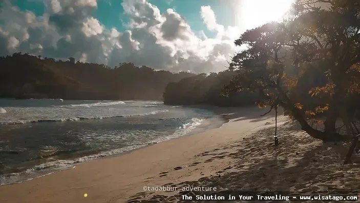 Wisata Pantai Ngalur yang mempesona.