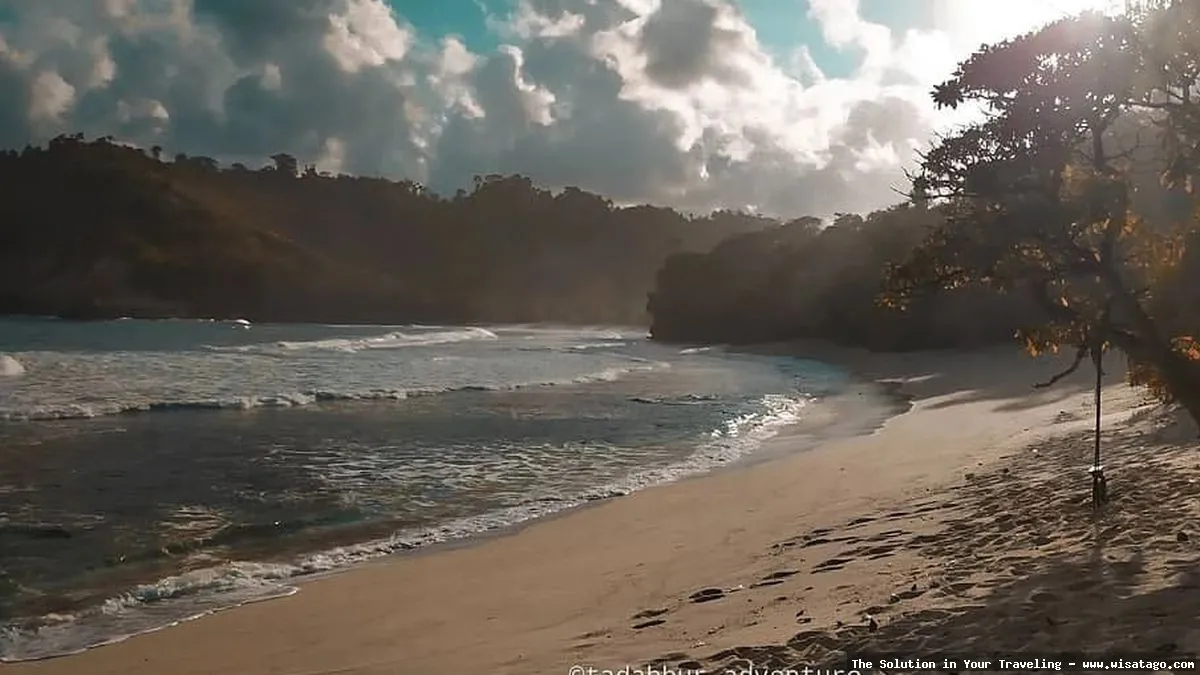 wisata Pantai Ngalur yang menawan