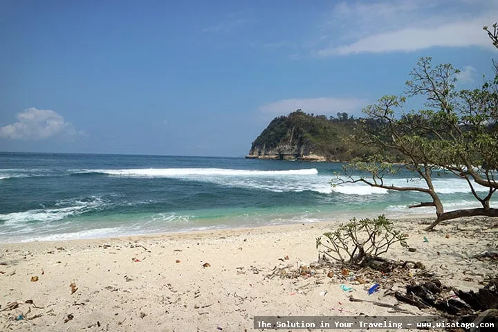 wisata Pantai Ngalur yang mempesona