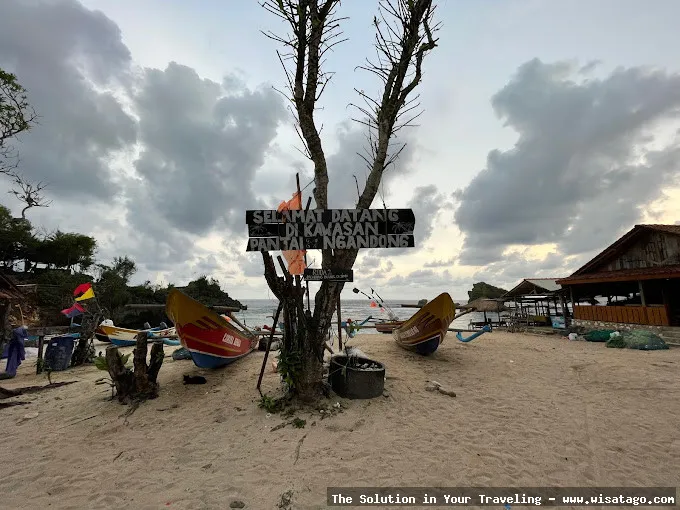 Wisata Pantai Ngandong, pasir putih menawan