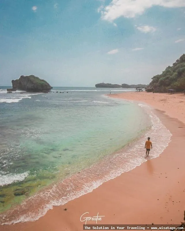 Wisata Pantai Ngandong, pasir putih memukau