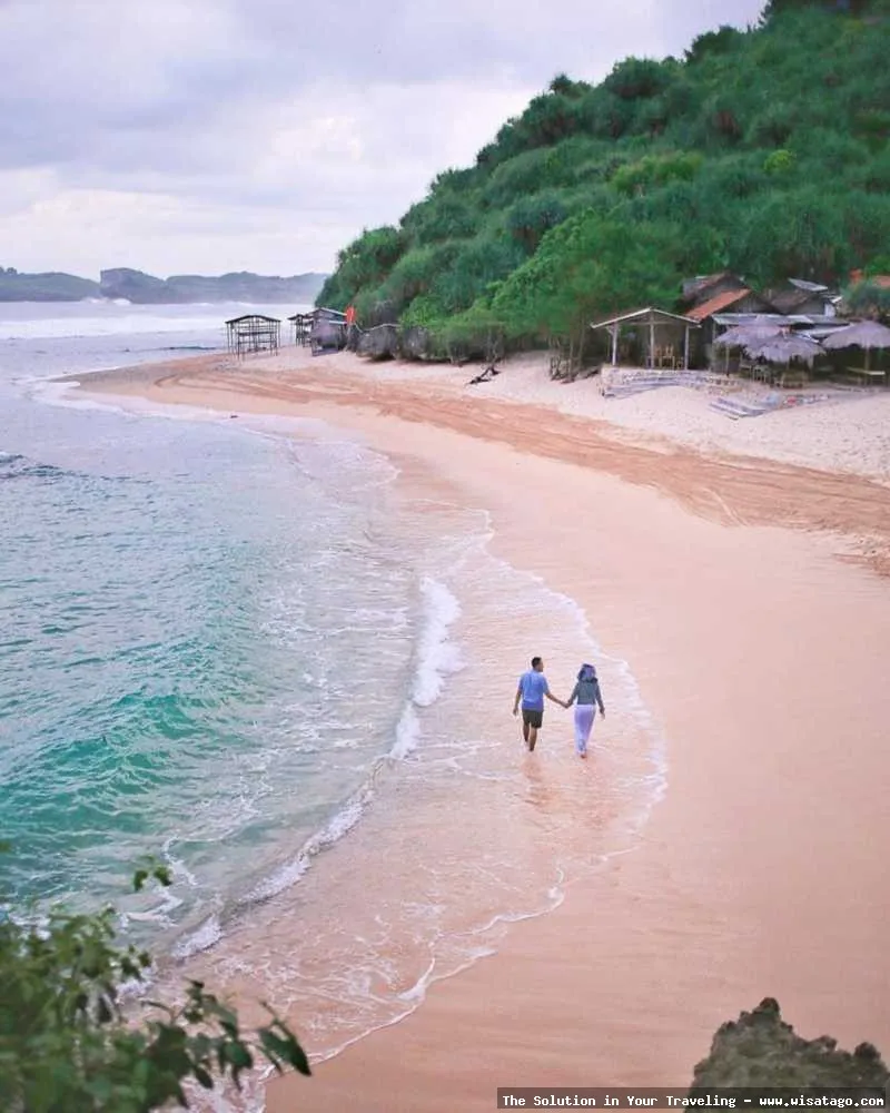 Wisata Pantai Ngandong, pasir putih menawan
