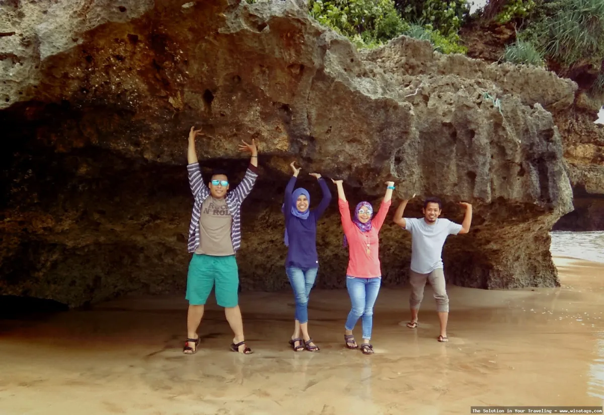 wisata Pantai Ngantep Malang yang indah