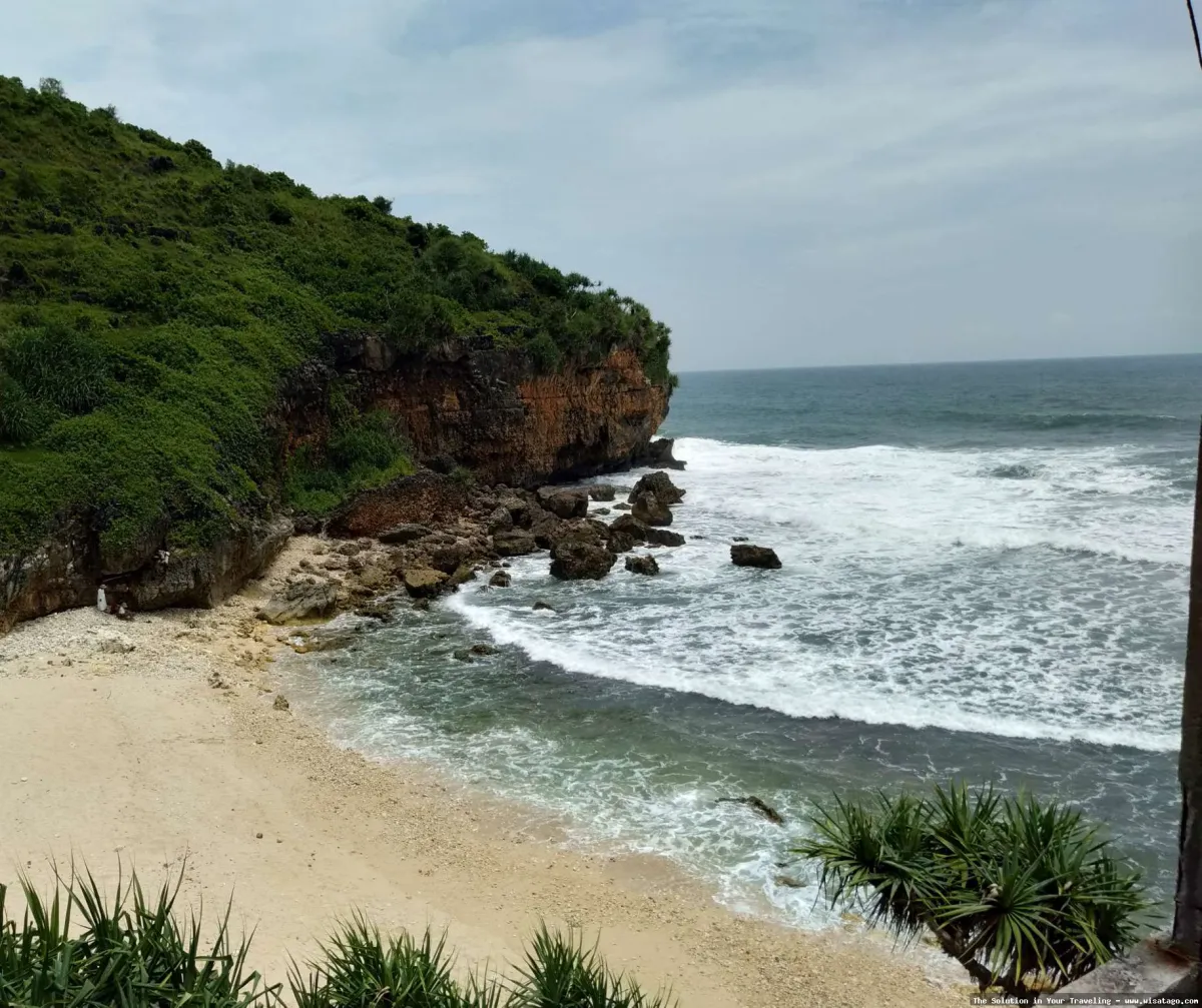 wisata Pantai Ngeden yang menawan