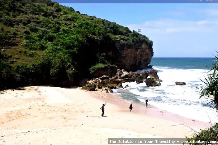 wisata Pantai Ngeden yang menawan