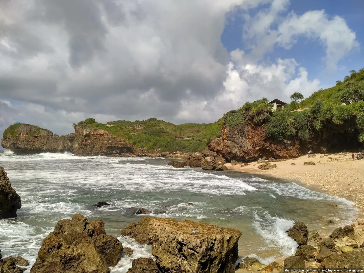 wisata Pantai Ngeden yang mempesona