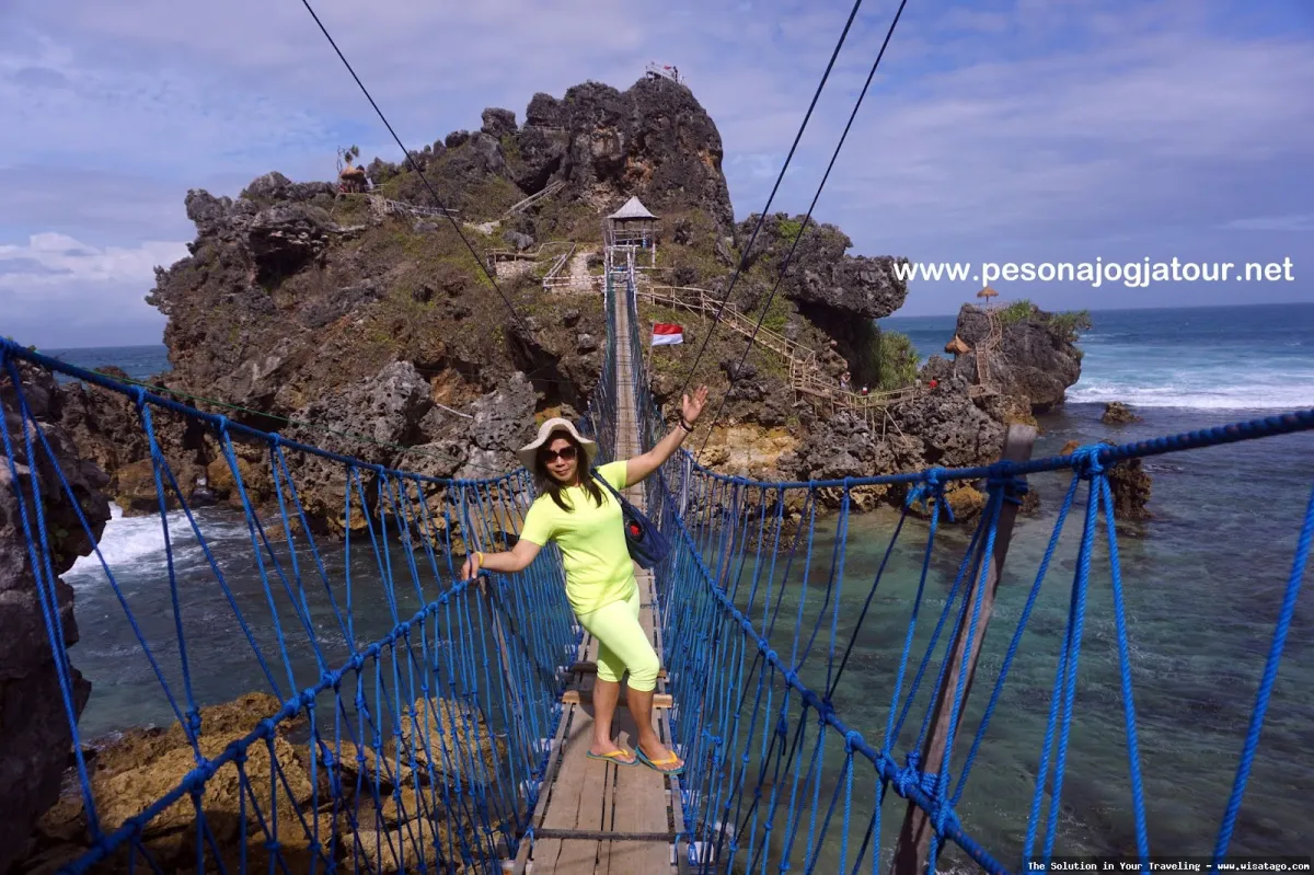 wisata Pantai Nglambor GunungKidul yang mempesona