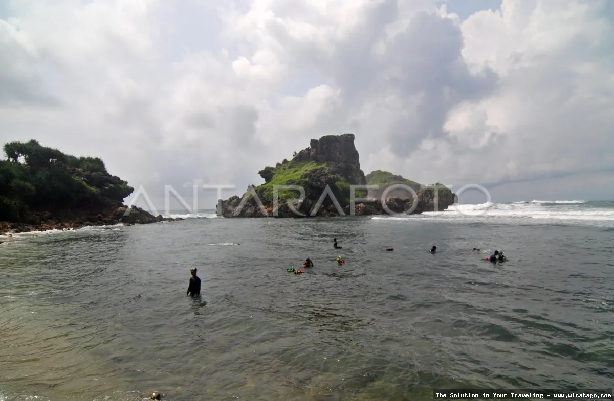 wisata Pantai Nglambor GunungKidul yang memukau