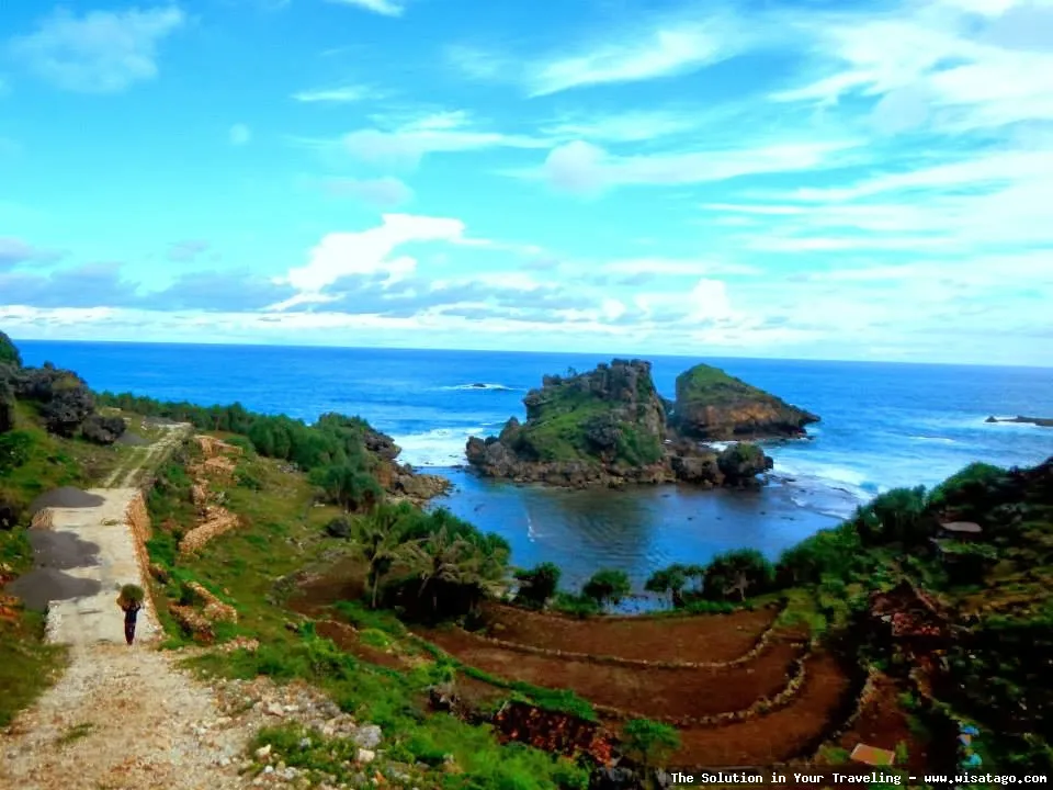 wisata Pantai Nglambor GunungKidul yang mempesona