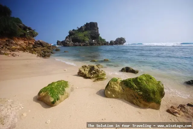 wisata Pantai Nglambor GunungKidul yang mempesona